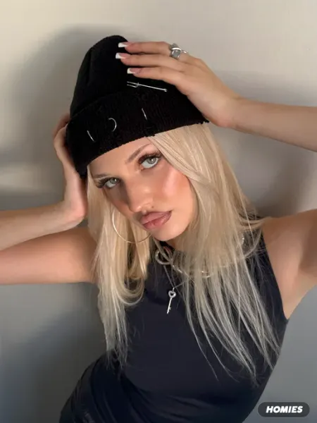 Шапка бини y2k с порванным эффектом Homies