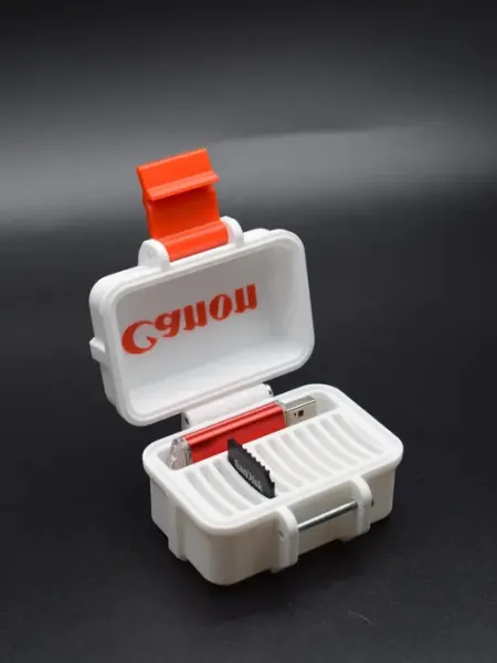 Кейс-пенал для карт памяти SD с надписью Canon