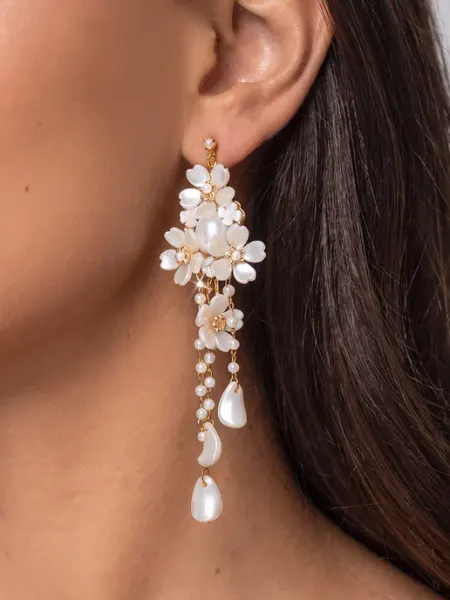 Серьги бижутерия длинные белые цветы крупные AOLA