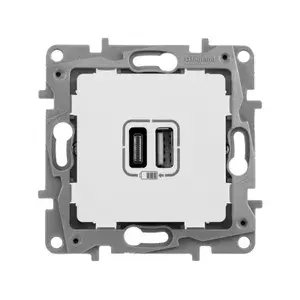 1 шт. Legrand Etika, белый, зарядное устройство с USB разъемами A-C, 672236