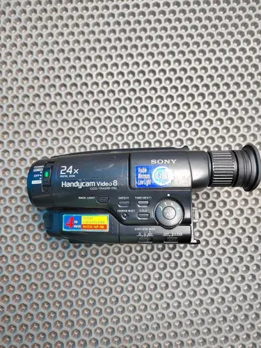 Аналоговая видеокамера Sony Handycam Video 8 (ccd-tr424e) + блок питания- зарядное