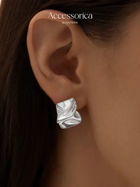 Серьги пусеты квадратные мятый металл бижутерия Accessorica Аксессорика