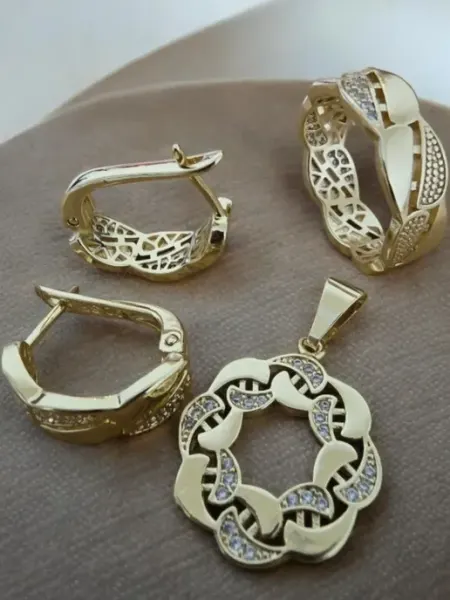 Комплект бижутерии с круглой подвеской серьгами и кольцом DIAMOND COLLECTION