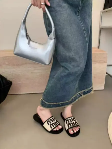 Женские шлепанцы miu miu, Китай - Женские шлепанцы и сланцы