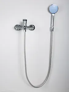 Смеситель для ванны с коротким изливом и душем Frud R32158