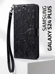 Чехол-книжка на Samsung Galaxy S24 Plus / Чехол на Самсунг S24 Плюс c магнитной застежкой, отделением под карты, с ремешком, змея, черный