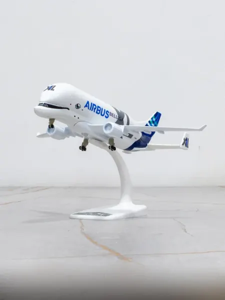 Модель самолёта Airbus Beluga XL. 21 см. Металл, пластик