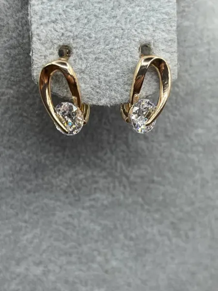 Серьги с камушком