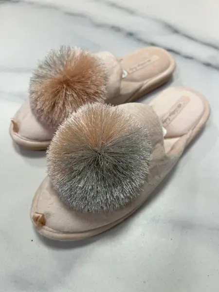 Grandshoes Тапочки домашние с помпоном