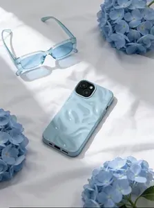 Чехол на iPhone 13 с неровной поверхностью рельефный ямки голубой