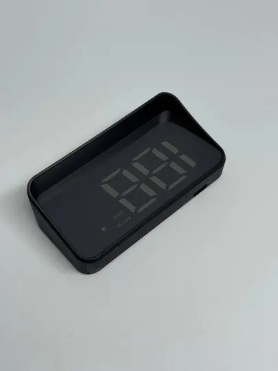 HUD дисплей для автомобиля – проекция скорости на лобовое стекло