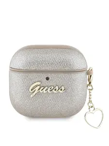 Чехол Guess для наушников Airpods 4 PU leather из экокожи с металлическим логотипом и подвеской Heart, золотой