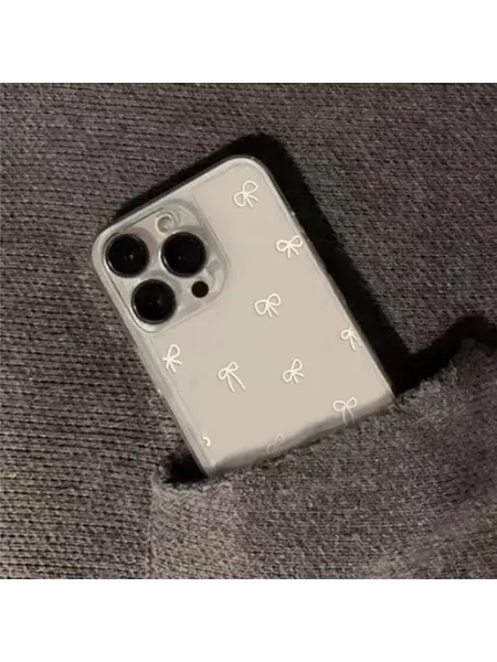 Чехол на iPhone 13 прозрачный с принтом Шнурки
