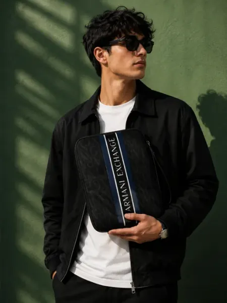 Черная компактная сумка кросс-боди через плечо для планшета Armani Exchange