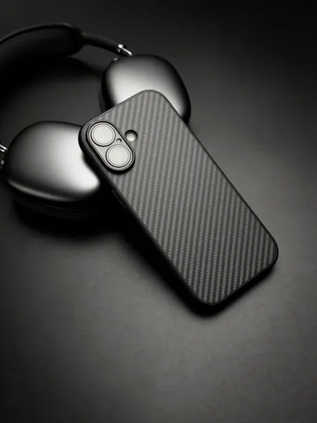 Чехол на iPhone 17 карбоновый стиль CaseLixx