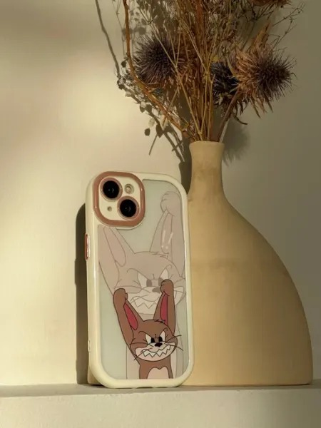Чехол на iPhone 14 Plus силиконовый Том и Джерри бежевый CaseLove