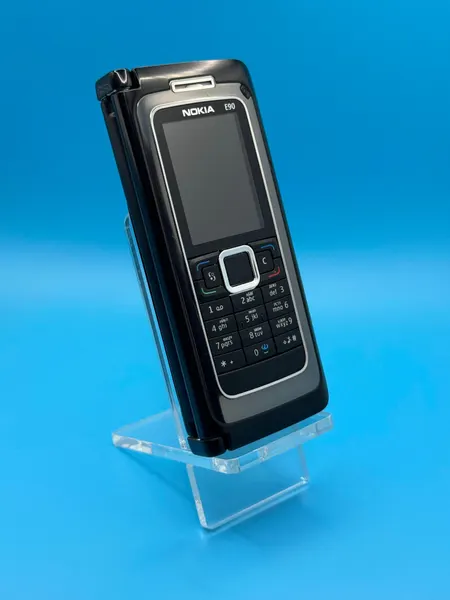 Мобильный телефон Nokia E90 Communicator