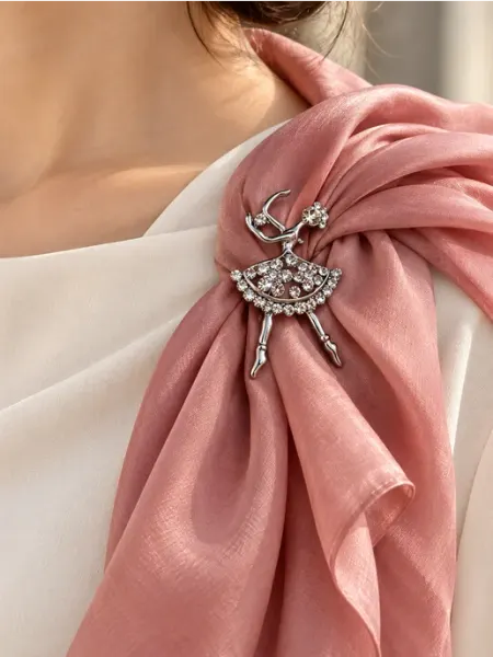 Брошь балерина серебристая со стразами LUXE BELT