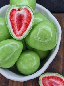 ЛаймBerry клубника Natural драже клубника в белой шоколадной глазури 200 Гр.