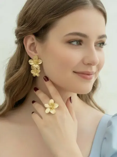 Vera Shine Комплект бижутерии цветы серьги и кольцо