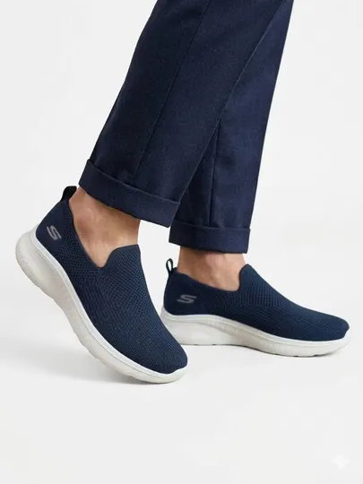 Мужские и женские кроссовки Skechers для весны и лета