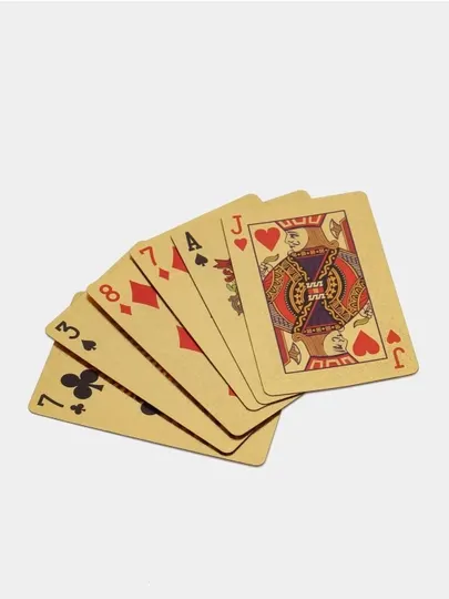Игральная карта из пластика