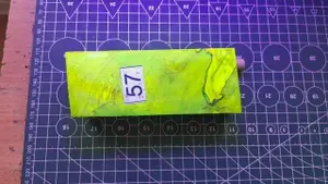 Эксклюзивный брусок стабилизированного капа Берёзы . Серия "УФ Светлячок" -жёлтый с перламутровыми переливами, в УФ спектре становится салатовым