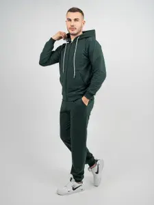 Костюм спортивный