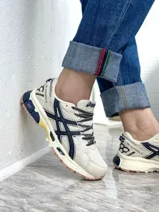 Кроссовки ASICS Кроссовки женские