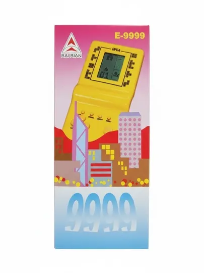Легендарные игры: Включает в себя Тетрис, Змейку, Танчики и Гонки