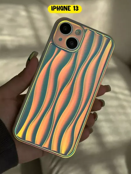 CaseLove Чехол на iPhone 13 волнистый голографический
