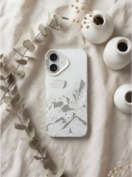 CaseLove Чехол на iPhone 17 Серебряный Гор
