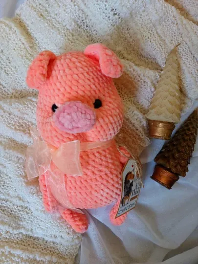 Вязаная игрушка поросёнок из плюшевой пряжи, ручная работа