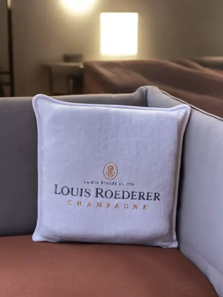 BD Beauty Design Подушка декоративная с вышивкой "Louis Roederer" 35х35 см