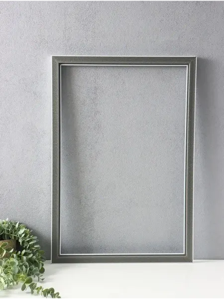 Стильная пластиковая рамка 40x60 см с серебрением