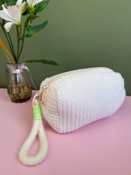 АБР БРЕНД ABR BRAND Косметичка женская плюшевая белая с ручкой