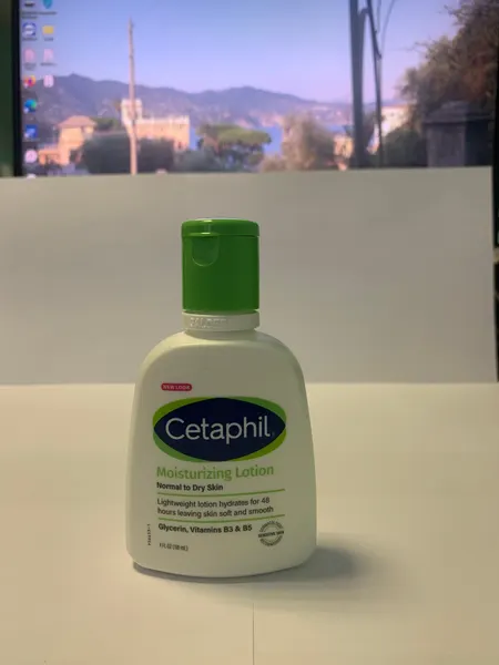 Cetaphil, Увлажняющий лосьон, для сухой и нормальной кожи, масло авокадо и незаменимые витамины B5 и B3, 118 мл