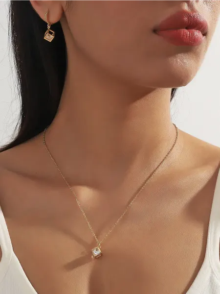 ZU BEAUTY Колье геометрия с подвеской