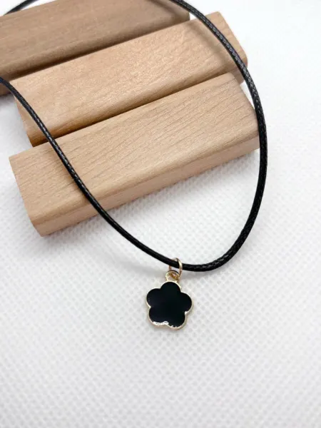 EVERYWEAR box Кулон цветок на шнурке