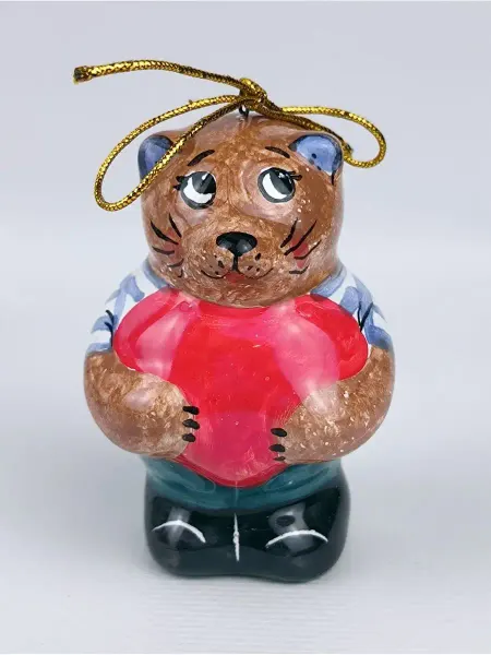 Ceramic Fauna Фарфоровая елочная игрушка медведь с сердцем, украшение