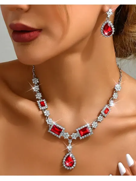 Goods with love Комплект украшений колье серьги акцентные красные кристаллы