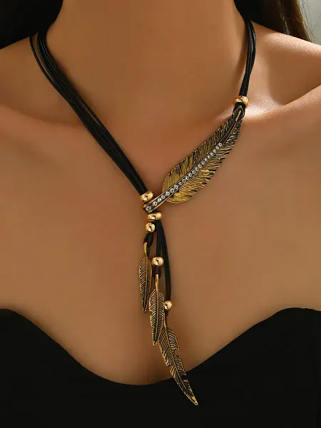 LADY PANTHER Jewelry Колье на шнурке с перьями
