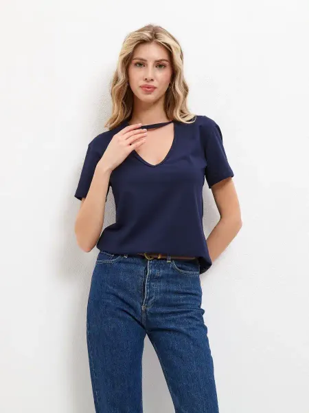 MARKA WEAR Футболка с вырезом