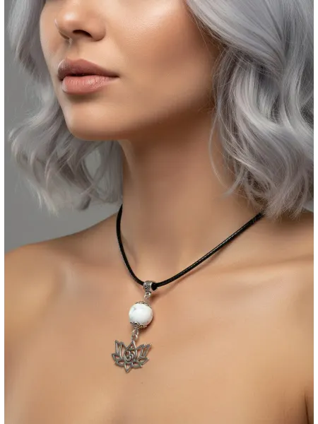 Runes&Gems Подвеска Амулет Ом и лотос с натуральным камнем Кахолонг