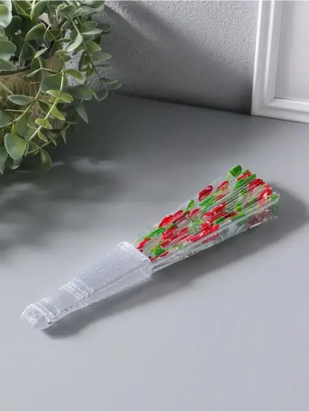 Пластиковый веер с ярким дизайном и блеском