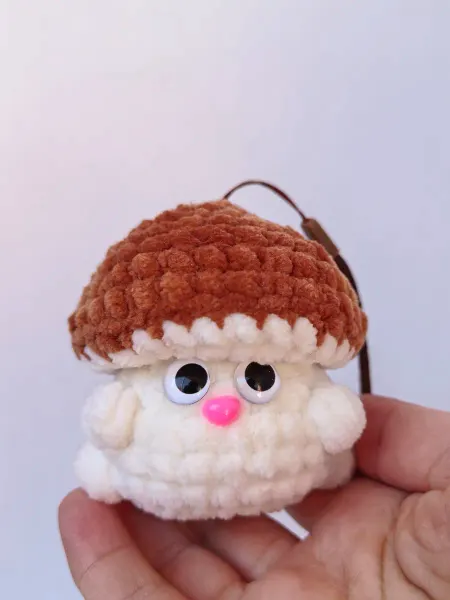 Твоя зайка Белый гриб сувенирная вязаная игрушка-брелок