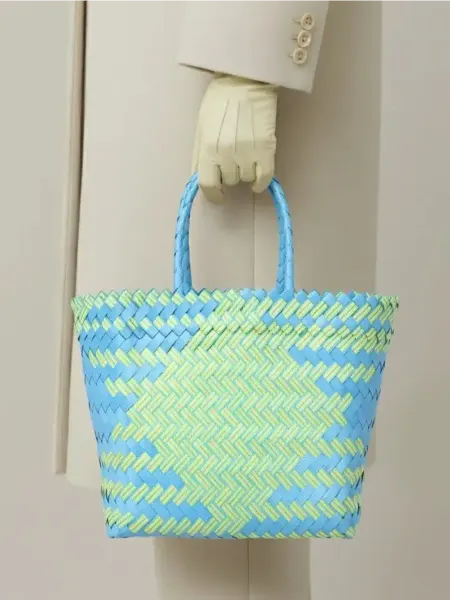 Летняя пляжная сумка из пластика