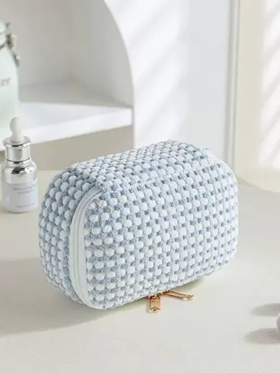 Вместительная косметичка для хранения косметики