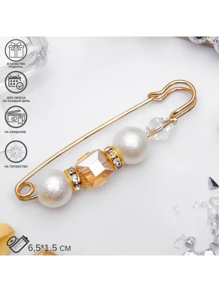 Элегантная булавка с кубиком в золоте