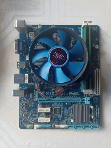 Gigabyte GA-H61M-S1+CPU i3-2120 (4 потока 2 ядра) + 4Gb +кулер без задней планки, LGA 1155, DDR3, Материнская плата